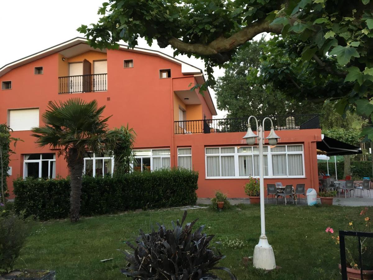 Hostal Restaurante Luz De Luna Villanueva De Arosa Exterior photo